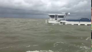 Binnenvaartschip gezonken op het IJsselmeer [upl. by Ralyt]